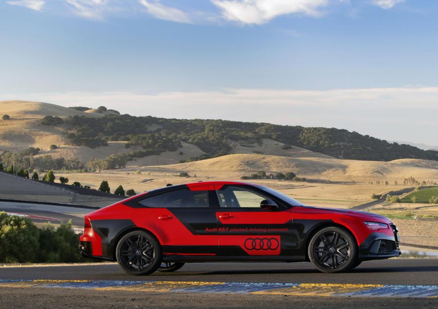  Audi RS7 Sportback Piloted Driving Concept 2015 года  (фото 8 из 8)